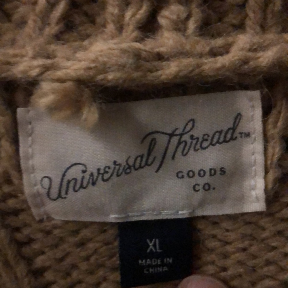 Universal Threads Sweater - Picture 3 of 4